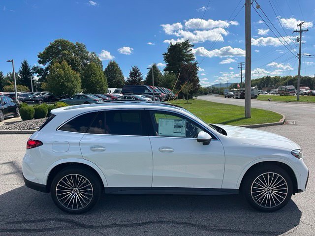 New 2027 MANUFAKTUR Moonlight White Metallic Mercedes-Benz GLC 350 image 45