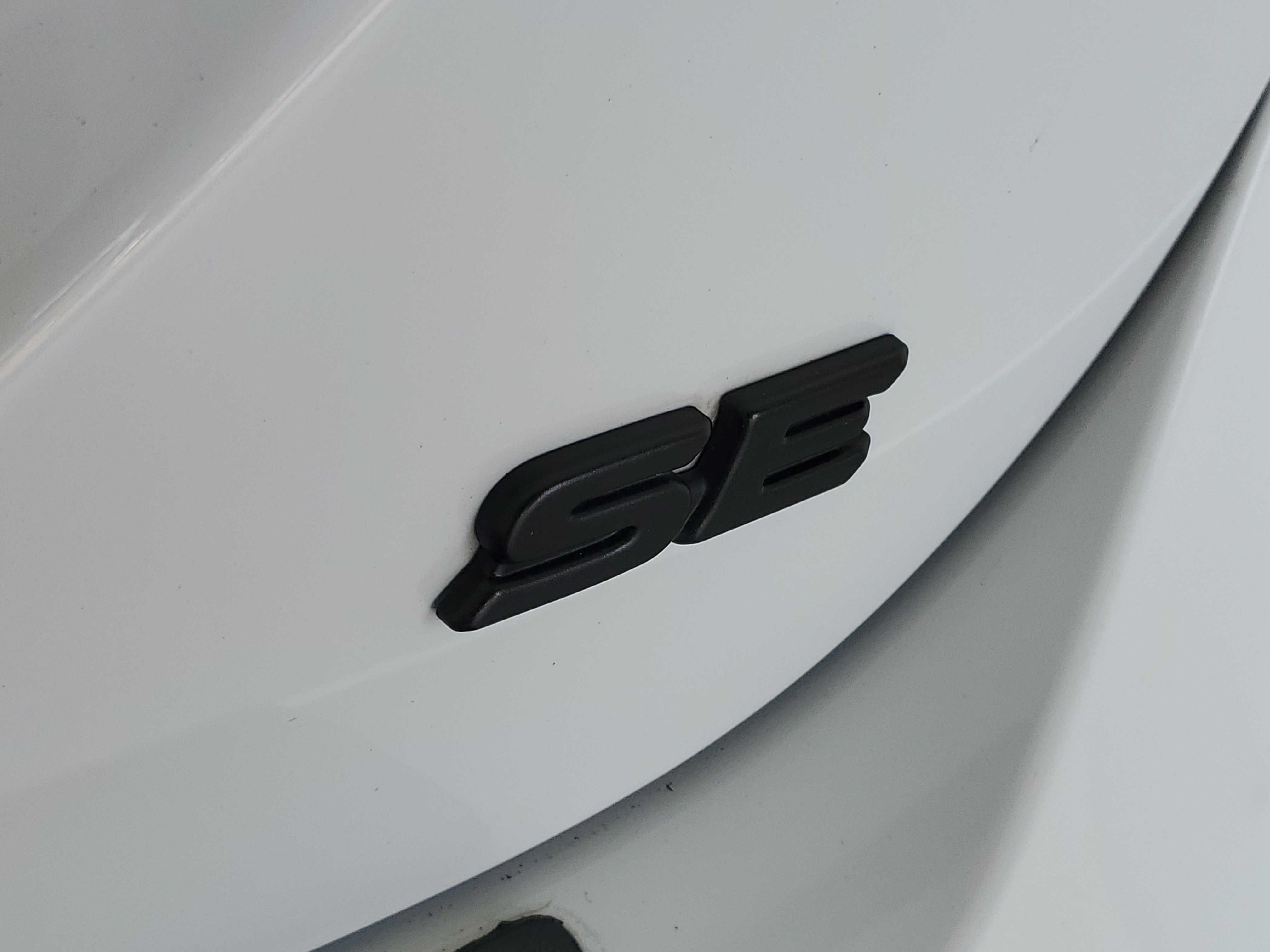 Used 2023 Ice Toyota SE image 9