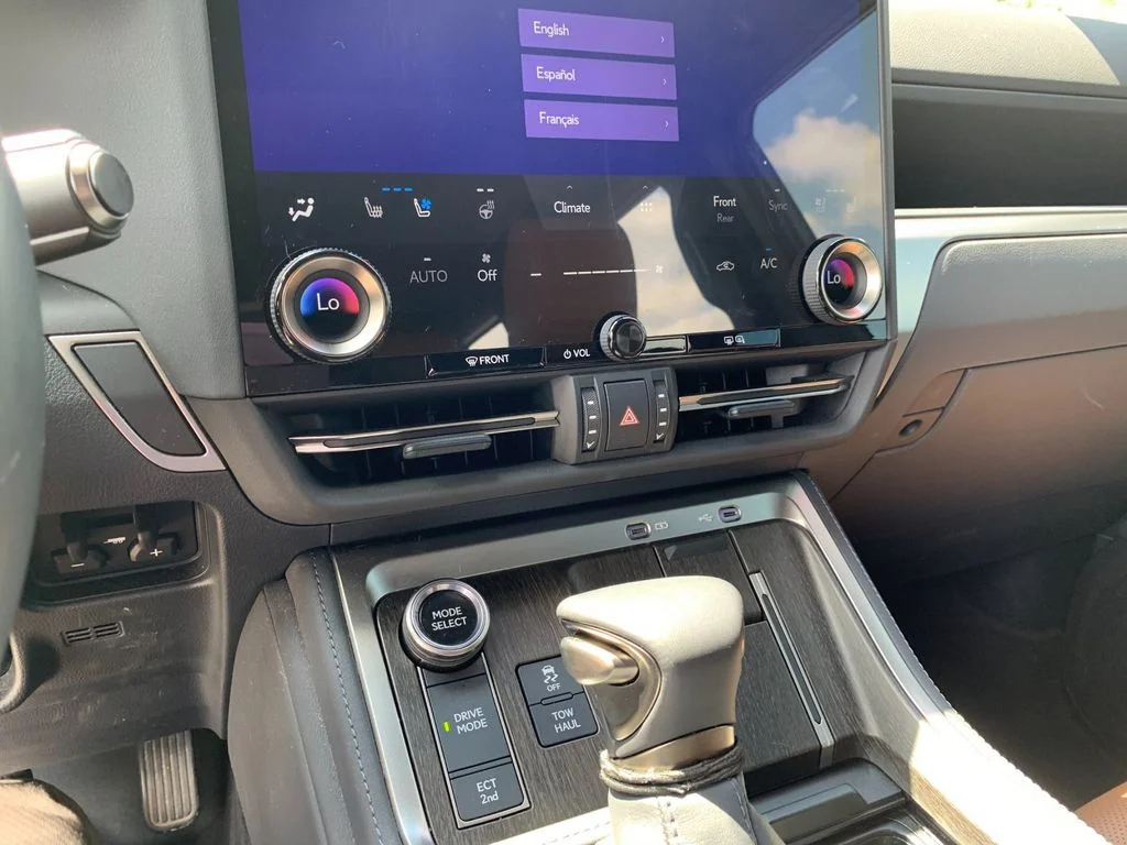 Used 2024 White Lexus 550 Premium image 25