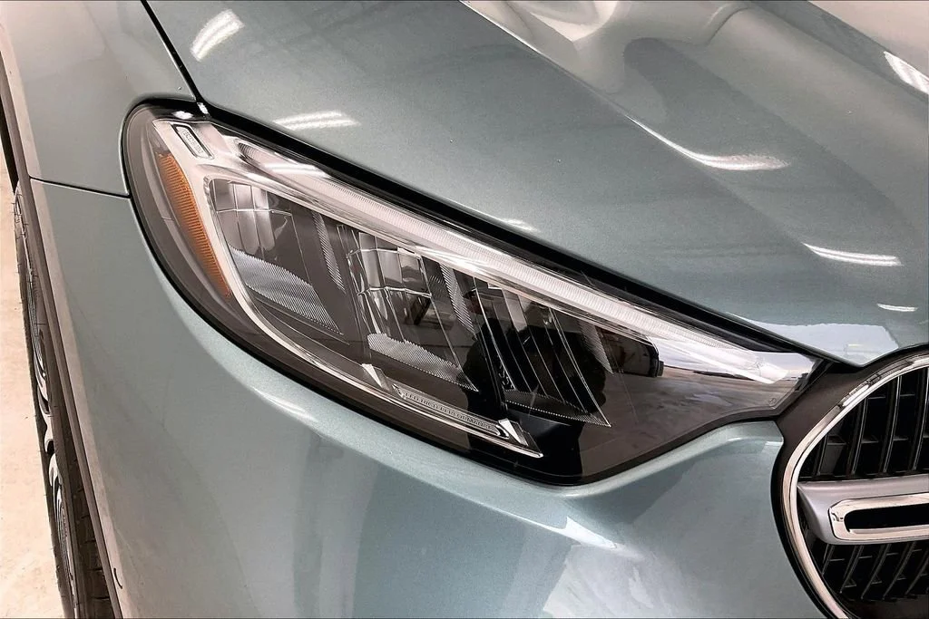 New 2026 Verde Silver Metallic Mercedes-Benz GLC 300 image 25