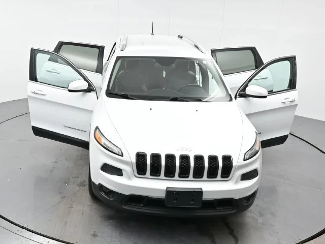 Used 2018 Bright White Clearcoat Jeep Latitude Plus image 43