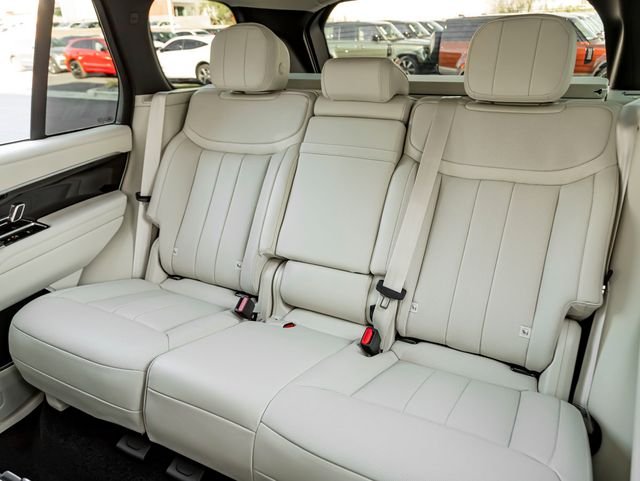 New 2026 Santorini Black Land Rover SE image 24