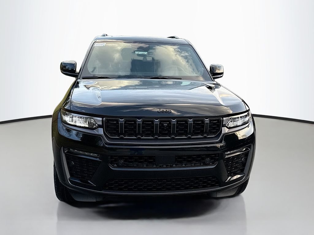 New 2026 Diamond Black Crystal Pearl-Coat Exterior Paint Jeep Limited Reserve image 2