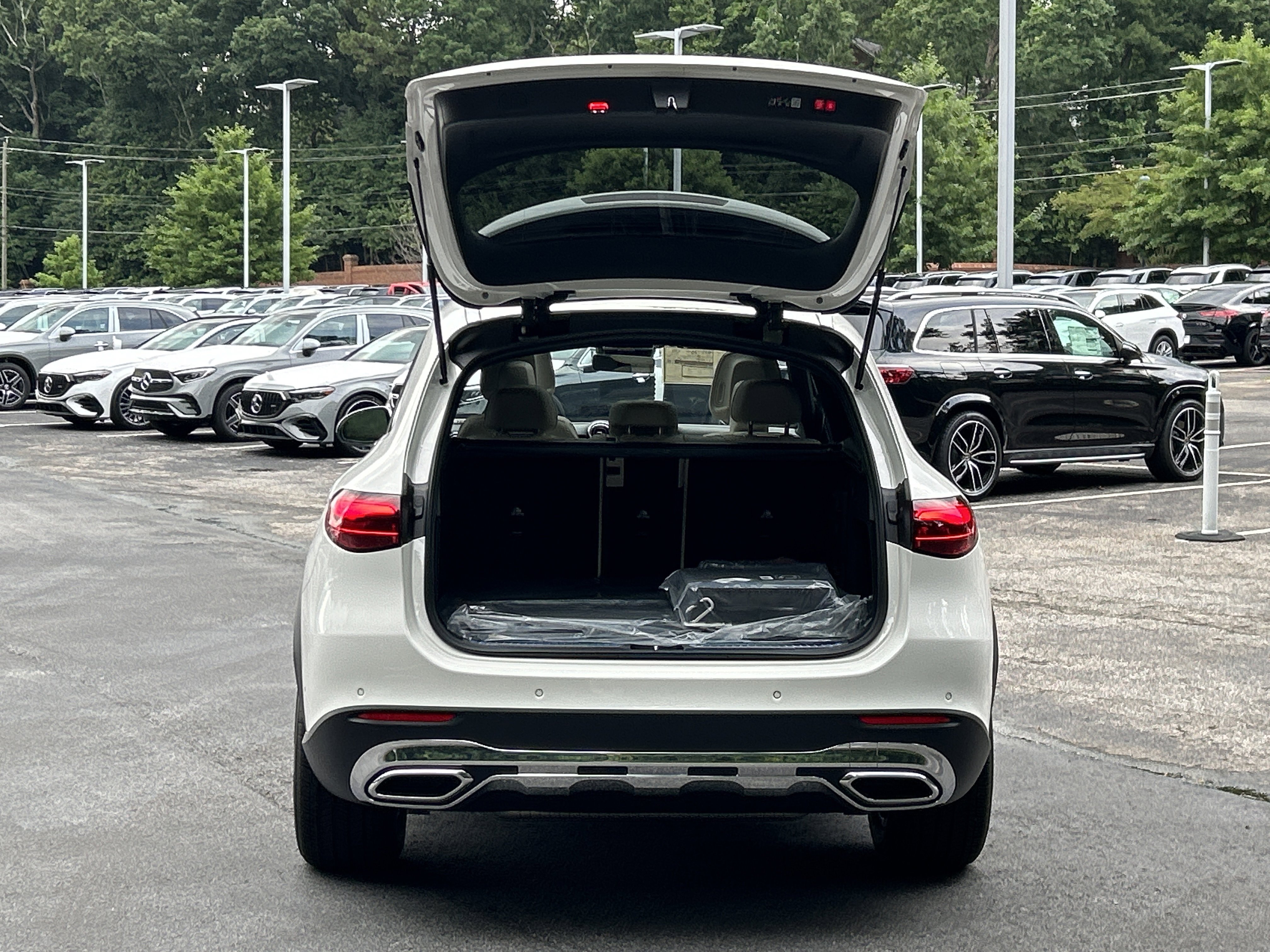 New 2026 Polar White Mercedes-Benz GLC 350e 4MATIC® SUV image 8