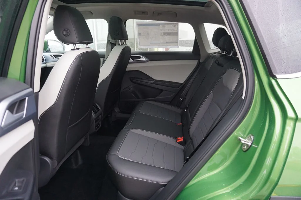 New 2026 Green Volkswagen 1.5T SE image 11