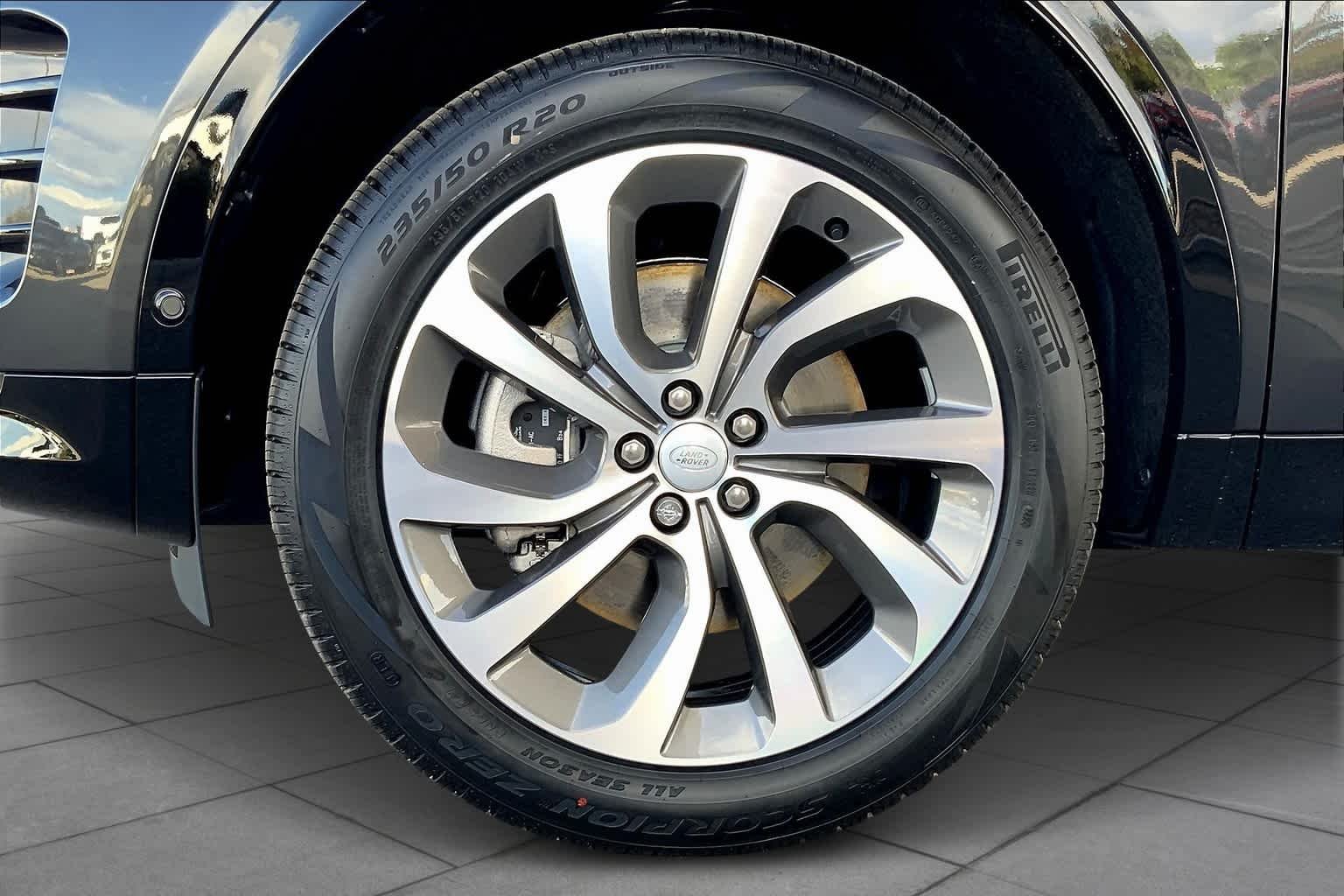 Used 2025 Carpathian Gray Premium Metallic Land Rover Dynamic SE image 11