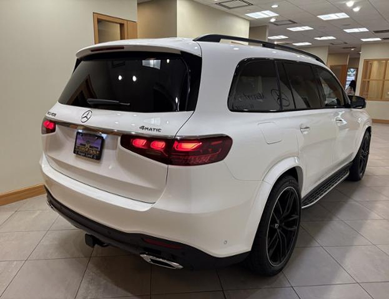 New 2026 Polar White Mercedes-Benz 4MATIC® image 6