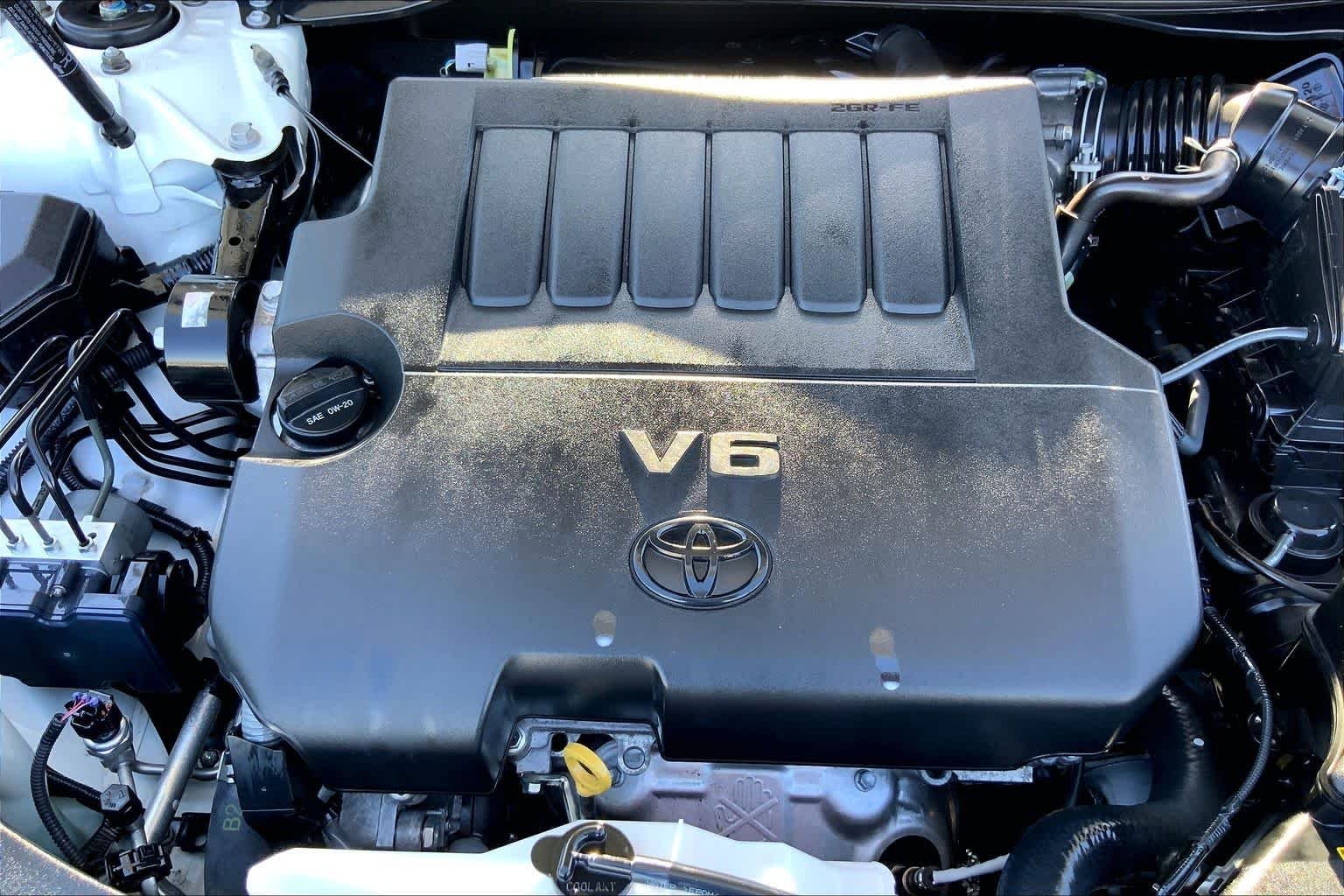 Used 2016 Super White Toyota XLE image 32