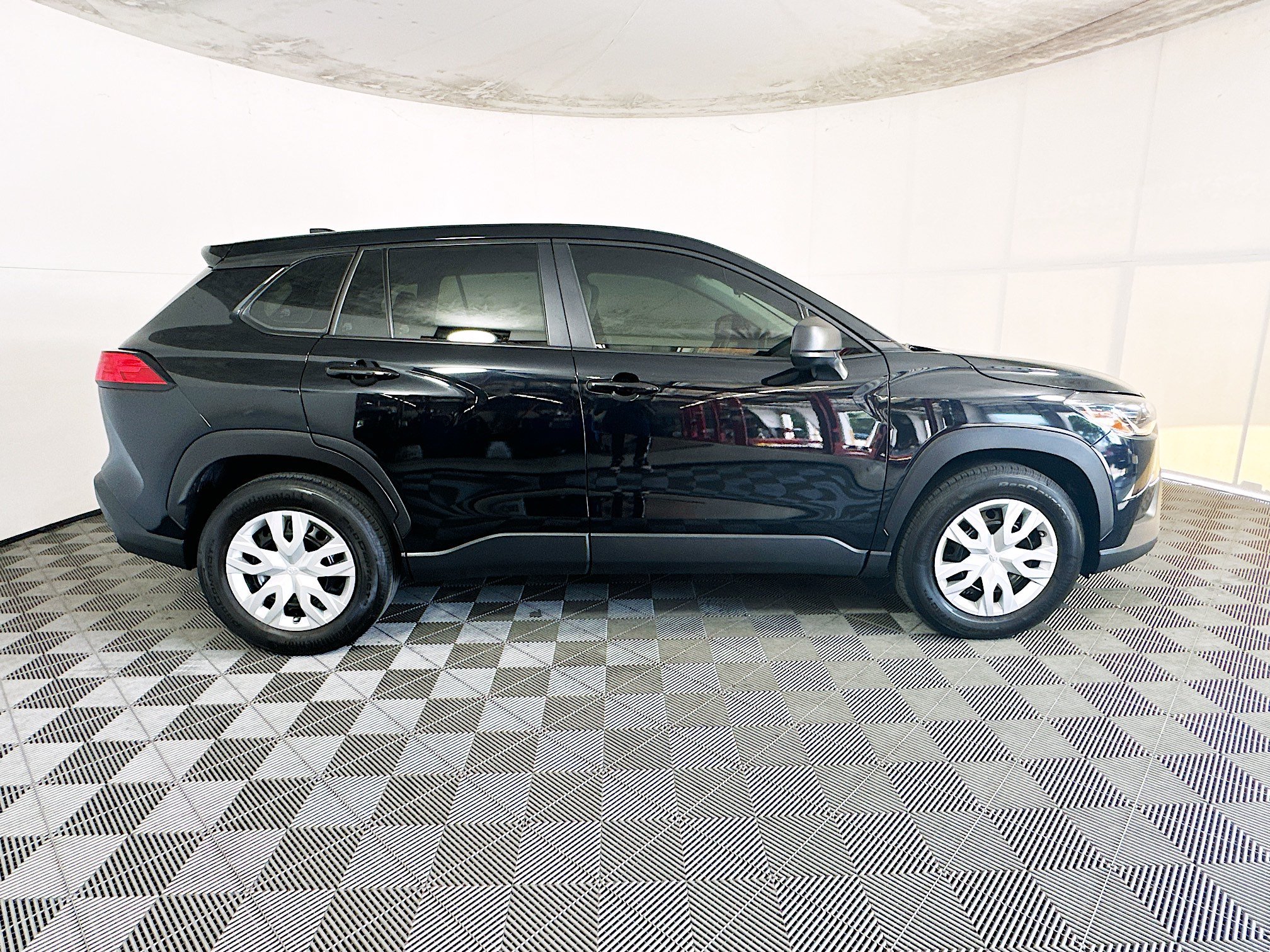 Used 2025 Jet Black Toyota L image 2