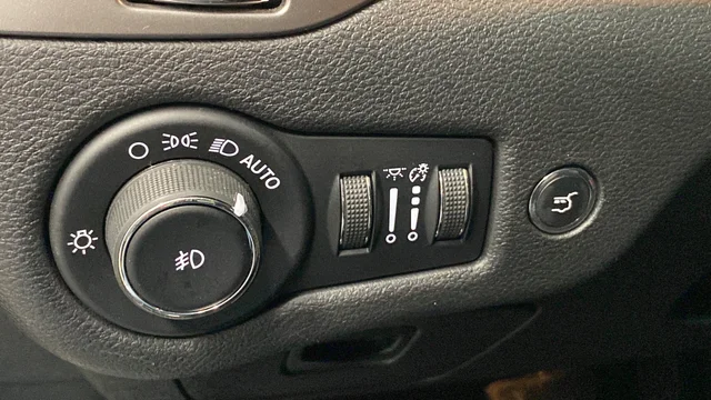 Used 2019 Sting-Gray Clearcoat Jeep Limited image 30