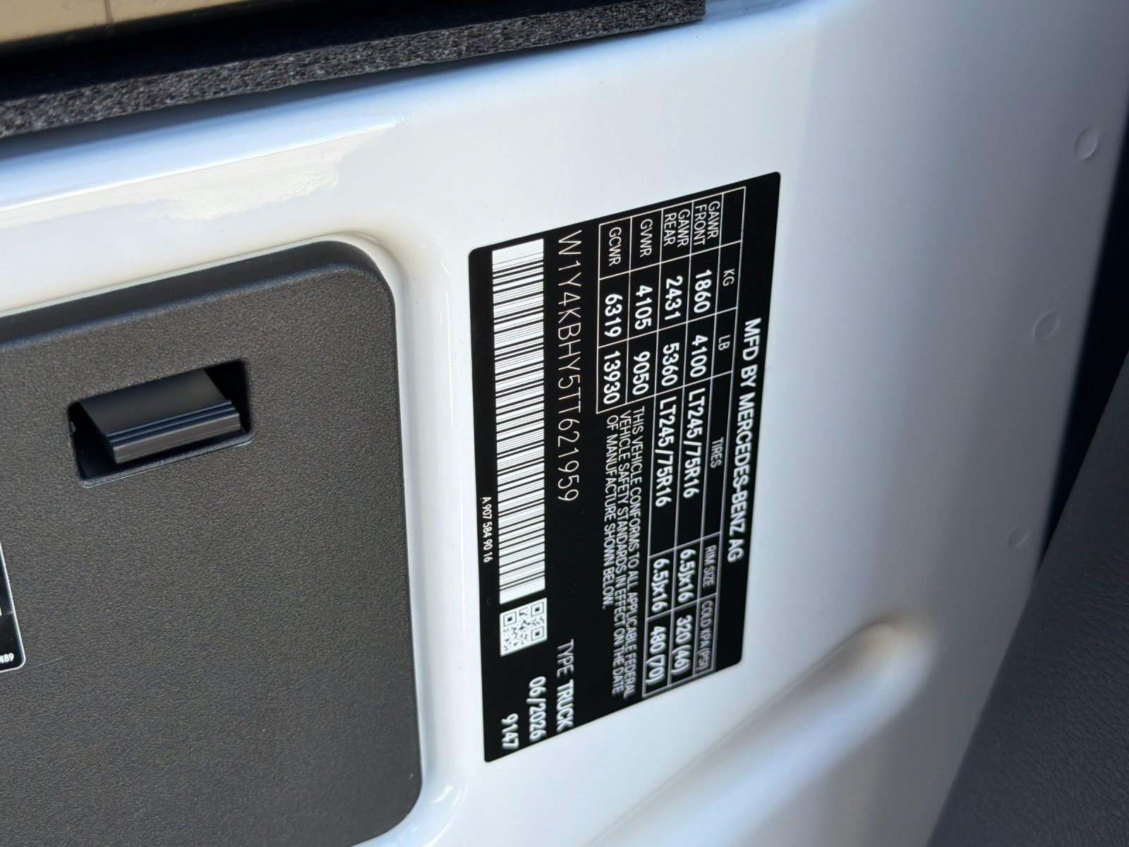 New 2026 Arctic White Mercedes-Benz 2500 High Roof SO Diesel 144 WB Ranger Shelving image 28