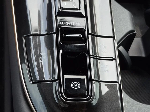 2026 Toyota Crown Signia Limited - Photo 29