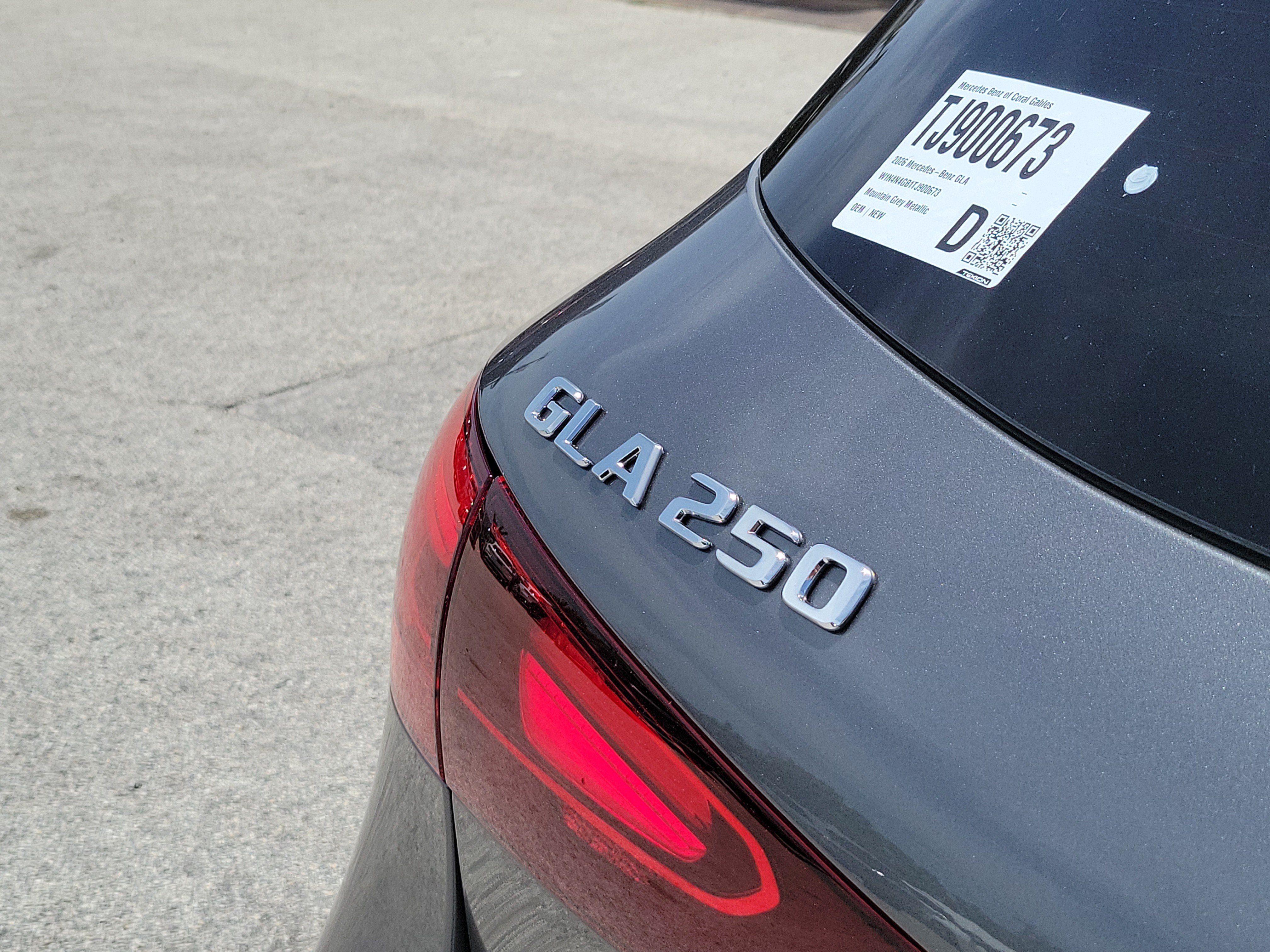 New 2026 Mountain Grey Metallic Mercedes-Benz GLA 250 image 32
