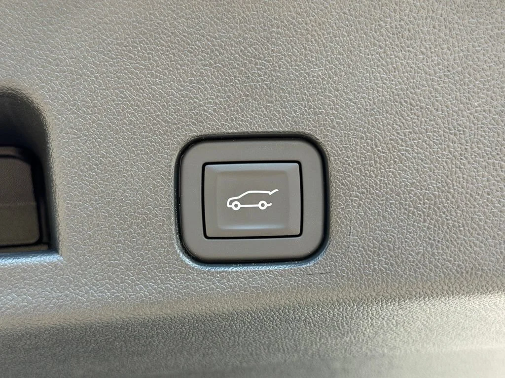 New 2026 Sterling Metallic GMC Elevation image 25