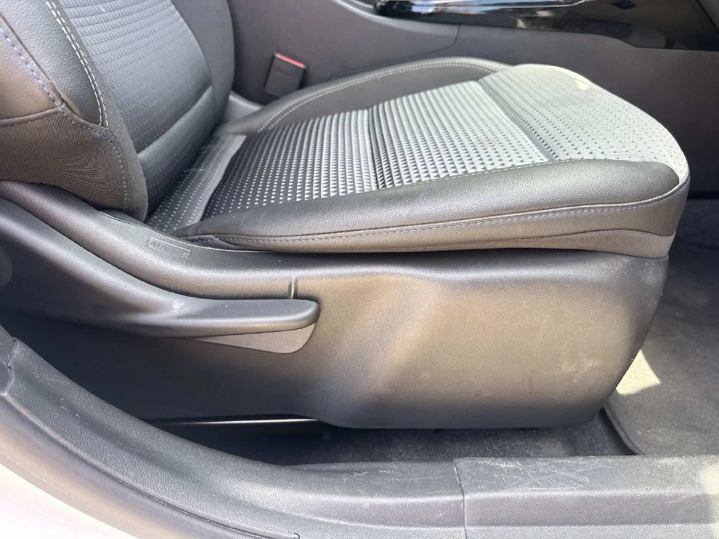 Used 2025 White Chevrolet LT image 15