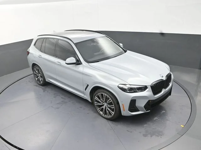Used 2024 Gray BMW xDrive30i image 23