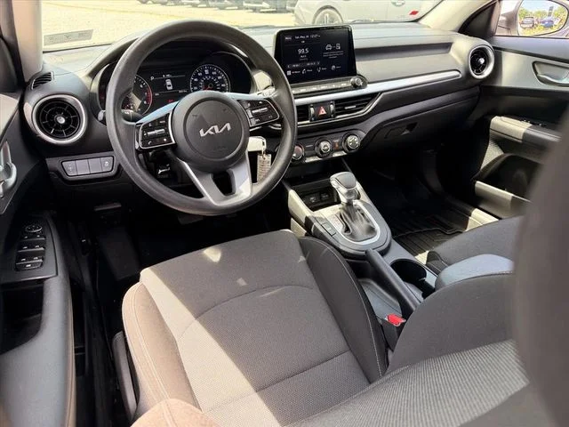 Used 2022 White Kia LXS image 7