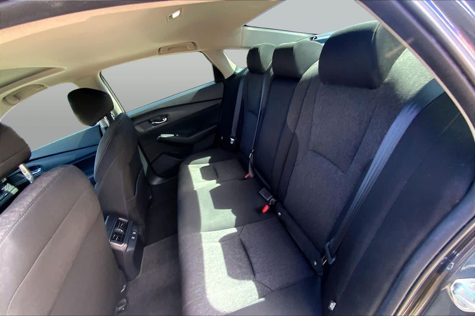 Used 2025 Meteorite Gray Metallic Honda SE image 20