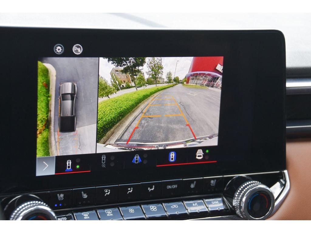Used 2024 Summit White GMC 4WD AT4 image 19