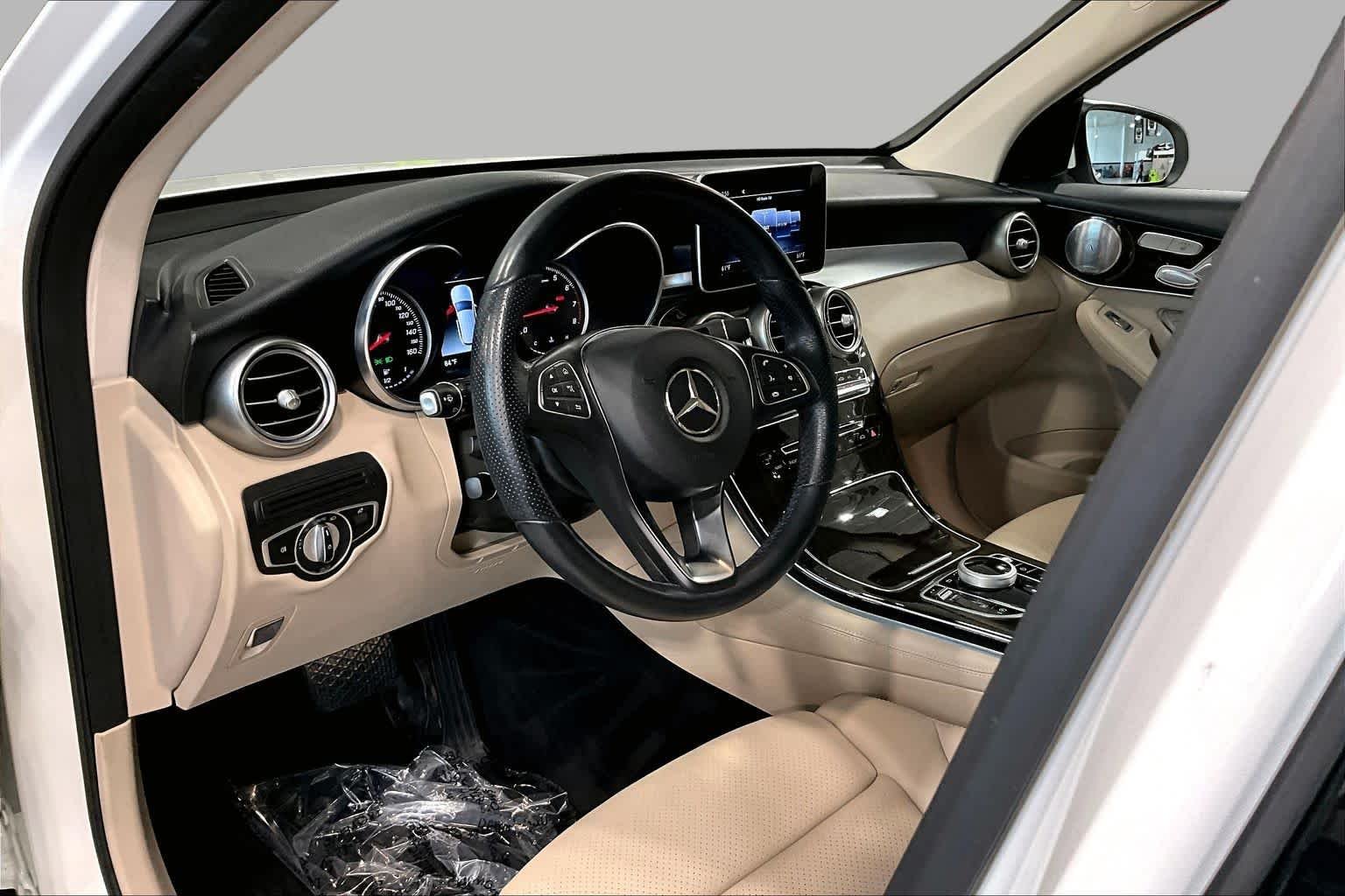 Used 2019 Polar White Mercedes-Benz GLC 300 image 16