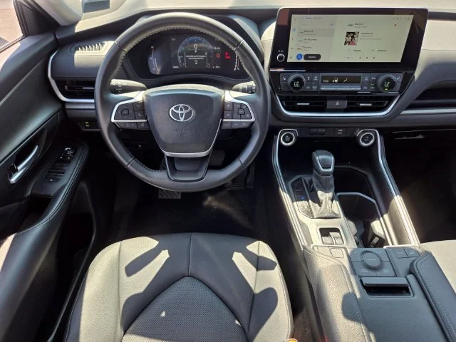 Used 2025 Silver Toyota XLE image 13