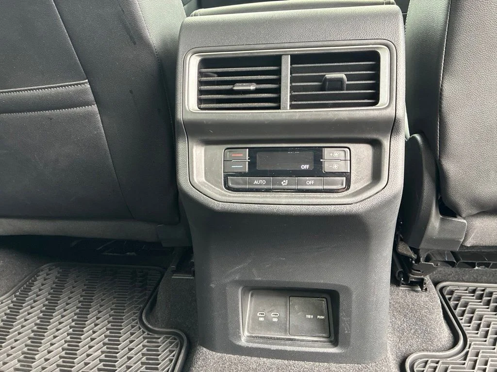Certified Used 2024  Volkswagen 2.0T SE w/Technology image 60