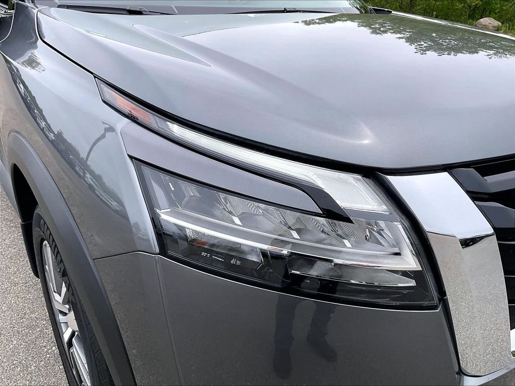Used 2024 Gun Metallic/Super Black Nissan SL image 31