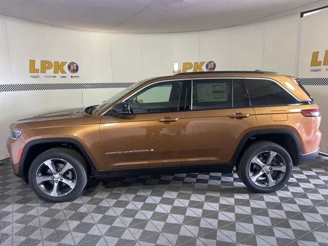 New 2026 Copper Shino Metallic Clear-Coat Exterior Paint Jeep Limited image 6