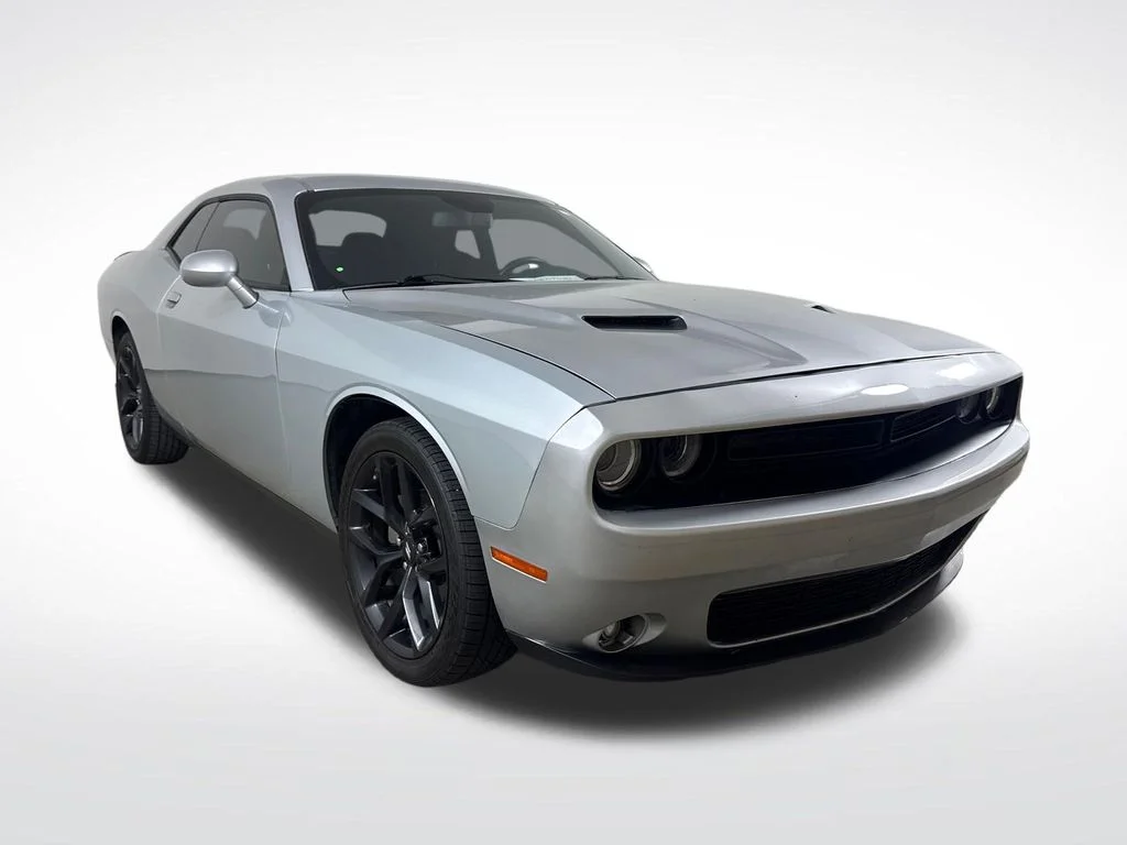 Used 2023 Silver Dodge SXT image 1