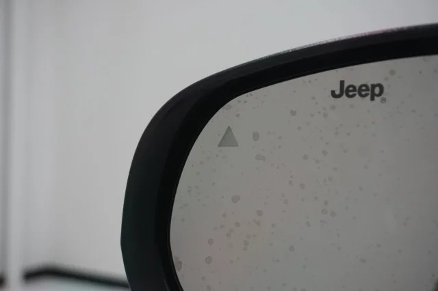 Used 2025 Diamond Black Crystal Pearlcoat Jeep Latitude image 15
