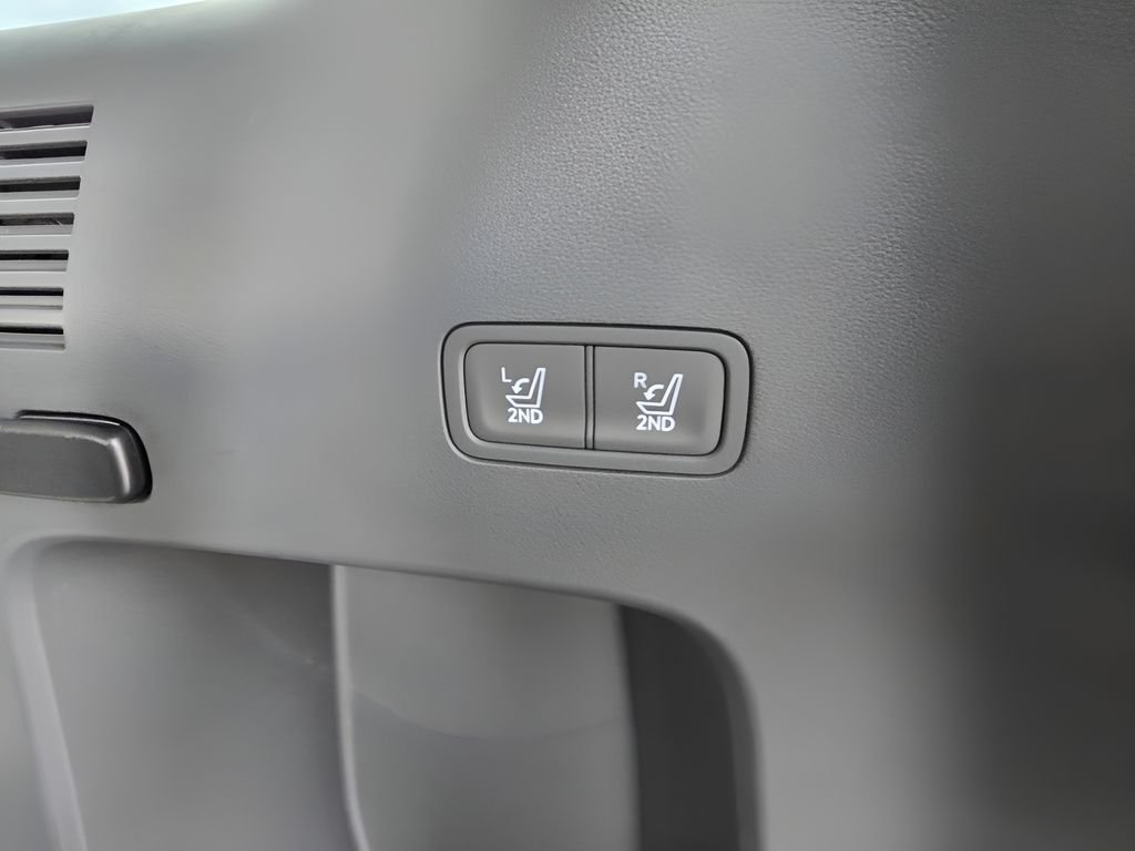 New 2026 Shimmering Silver Hyundai SE image 30