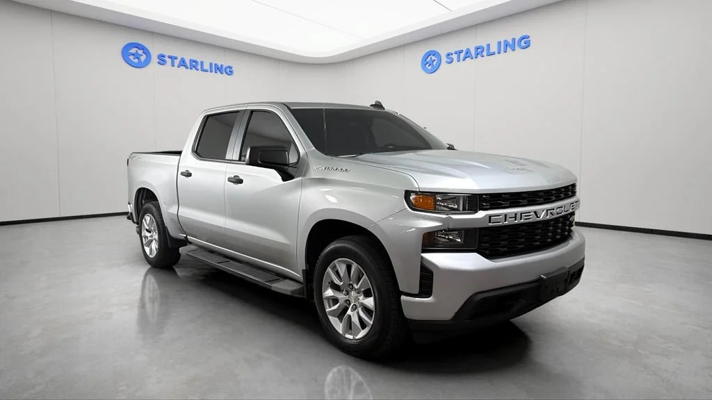 Used 2022 Silver Ice Metallic Chevrolet Custom image 14