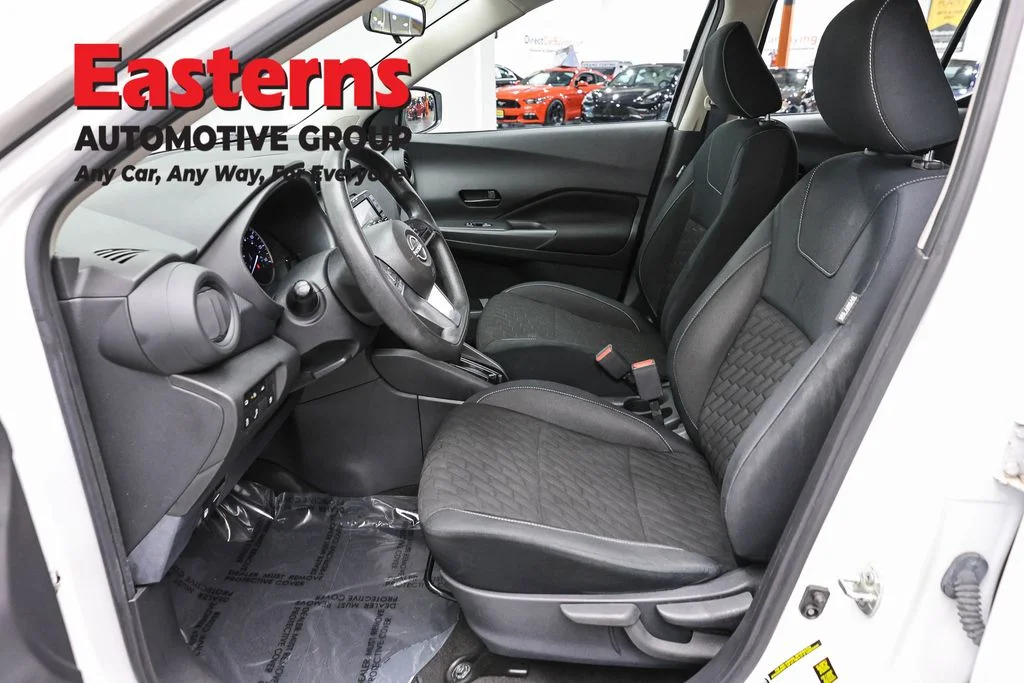 Used 2022 White Nissan S image 13