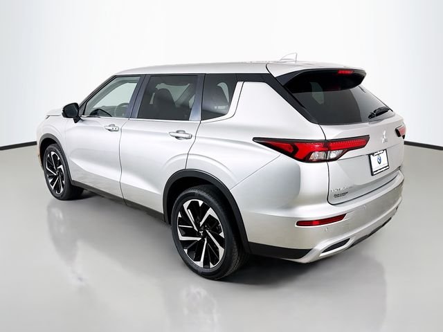 Used 2023 Alloy Silver Metallic Mitsubishi SE image 5