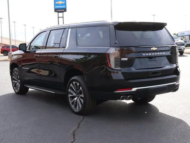 2026 Chevrolet Suburban High Country - Photo 7