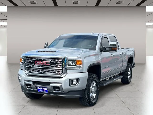 Used 2018 Silver GMC Denali image 9