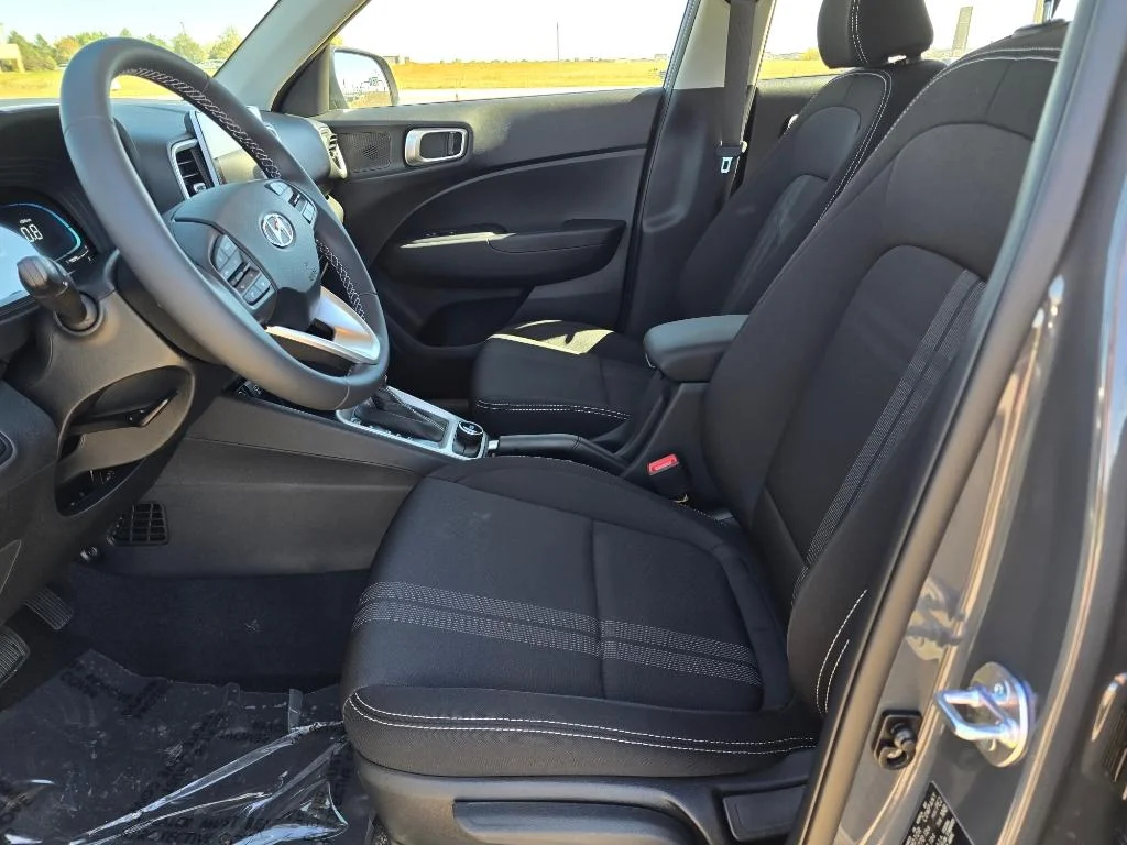 2025 Hyundai Venue SEL - Photo 11