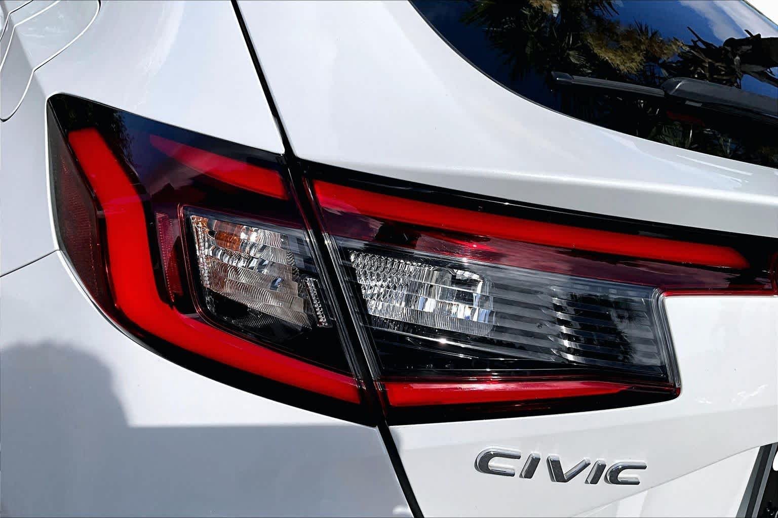 Used 2022 Platinum White Pearl Honda Sport image 28