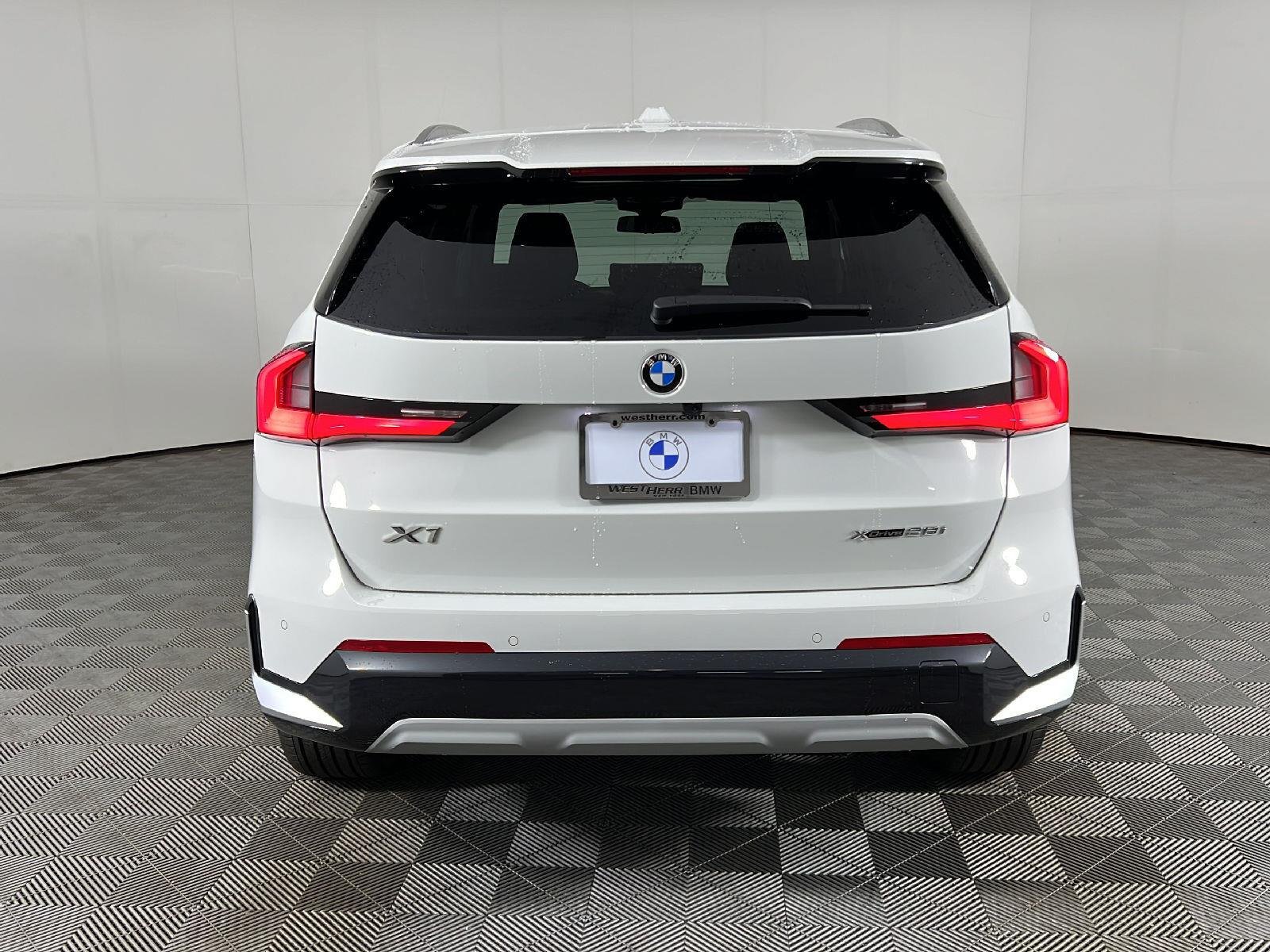 New 2027 Alpine White BMW xDrive28i image 3