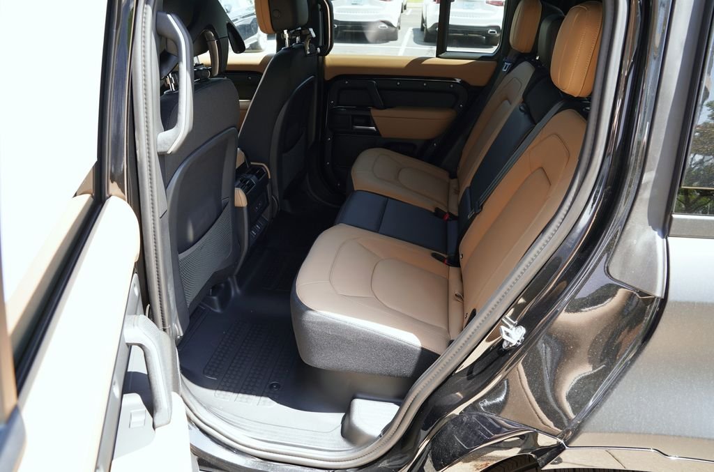 New 2026 Santorini Black Land Rover X image 33