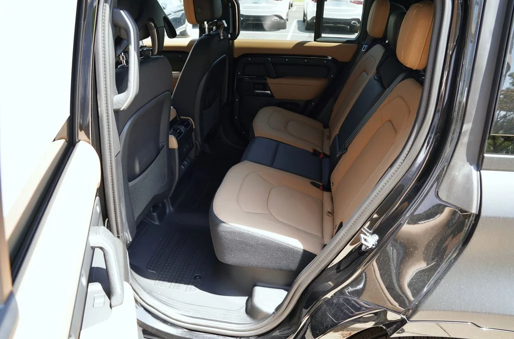 New 2026 Santorini Black Land Rover X image 34