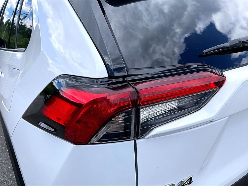 Used 2025 White Toyota LE image 34