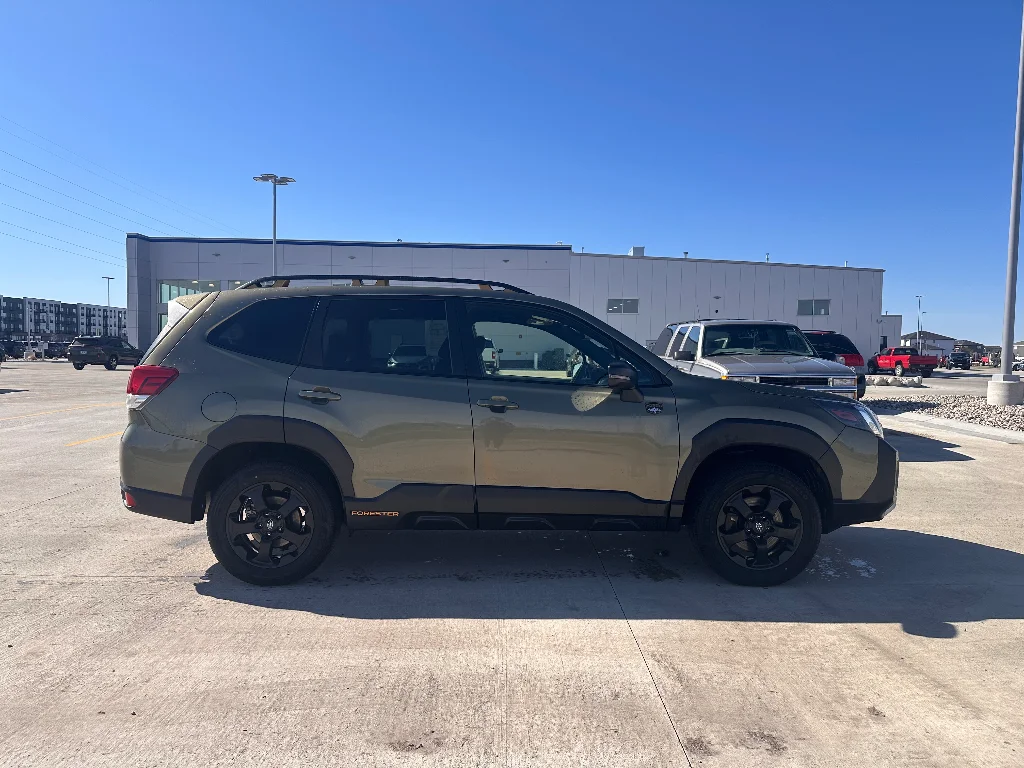 Used 2022 Autumn Green Metallic Subaru Wilderness image 4