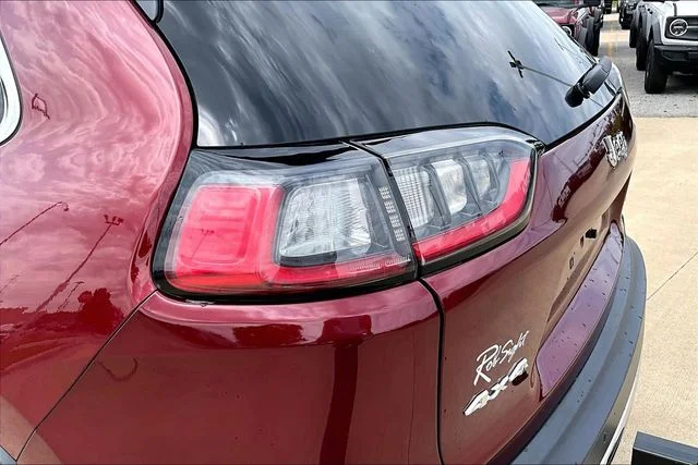 Used 2019 Velvet Red Pearlcoat Jeep Limited image 23