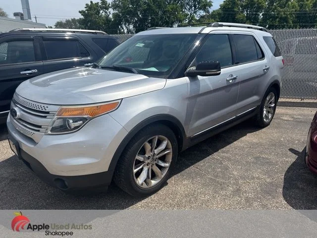 Used 2011 Silver Ford XLT image 2