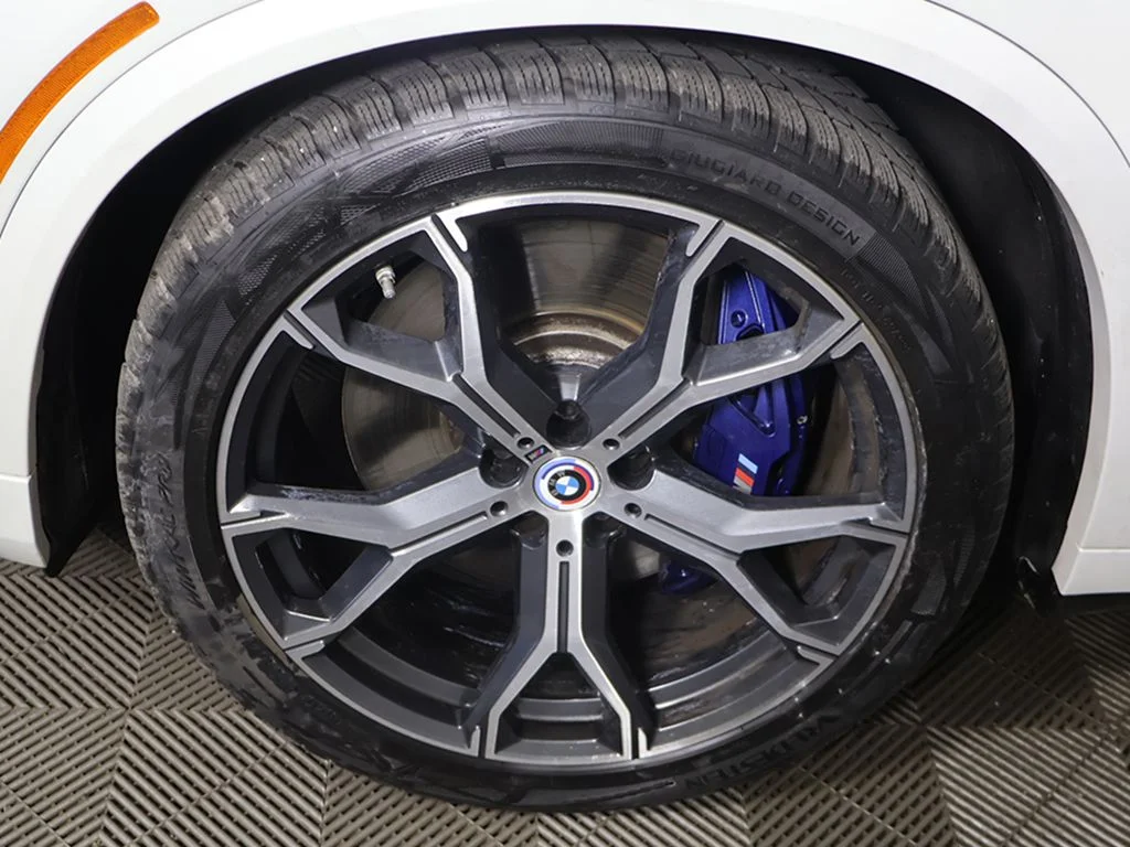 Used 2021 White BMW M50i image 20