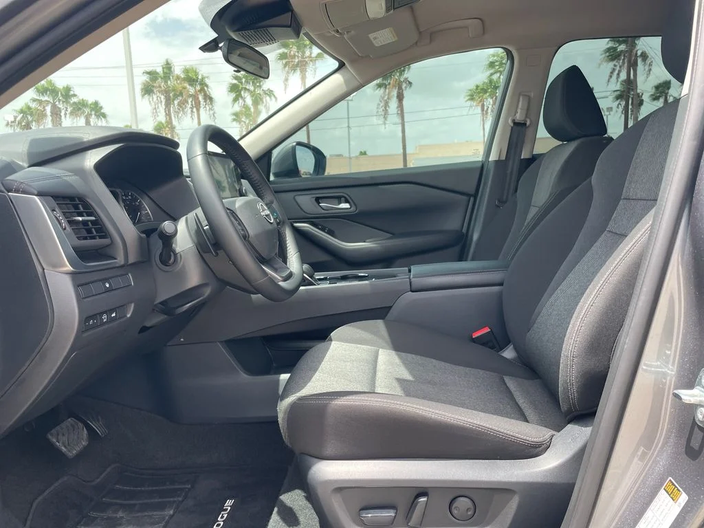 Used 2025 Gray Nissan SV image 21