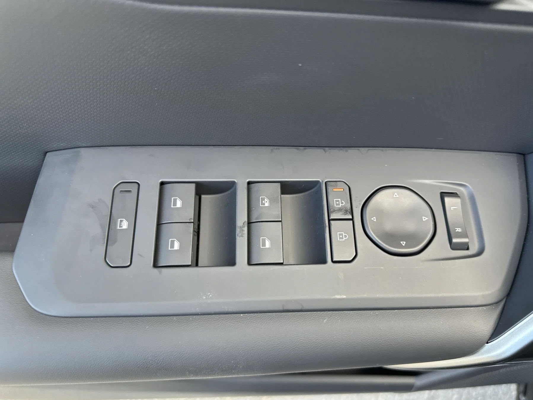 New 2027 Terrain Brown / Black Roof Kia X-Line S image 17