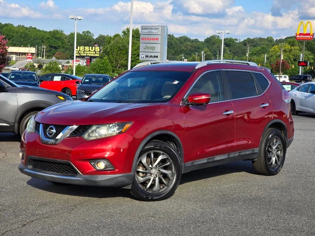 Used 2015 Red Nissan SL image 2