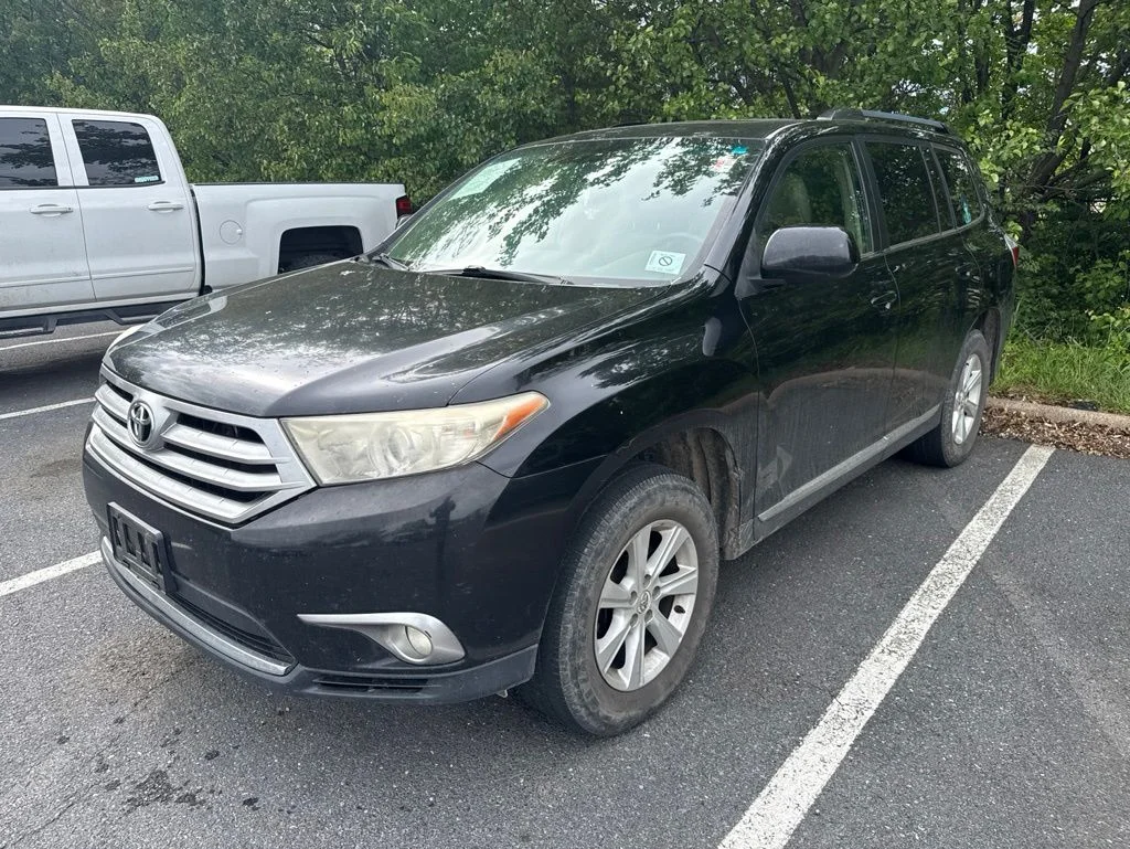 Used 2012 Toyota Highlander SE with VIN 5TDBK3EHXCS107884 for sale in Harrisonburg, VA